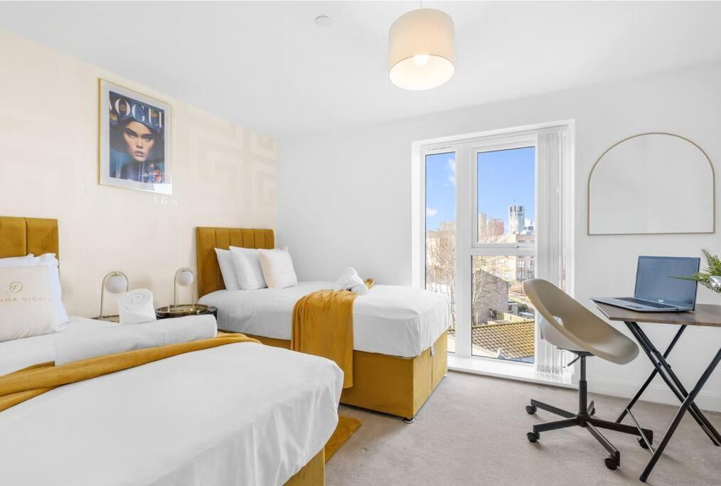 The Versace Suite With 4 Beds And Secure Free Parking 伯明翰 外观 照片