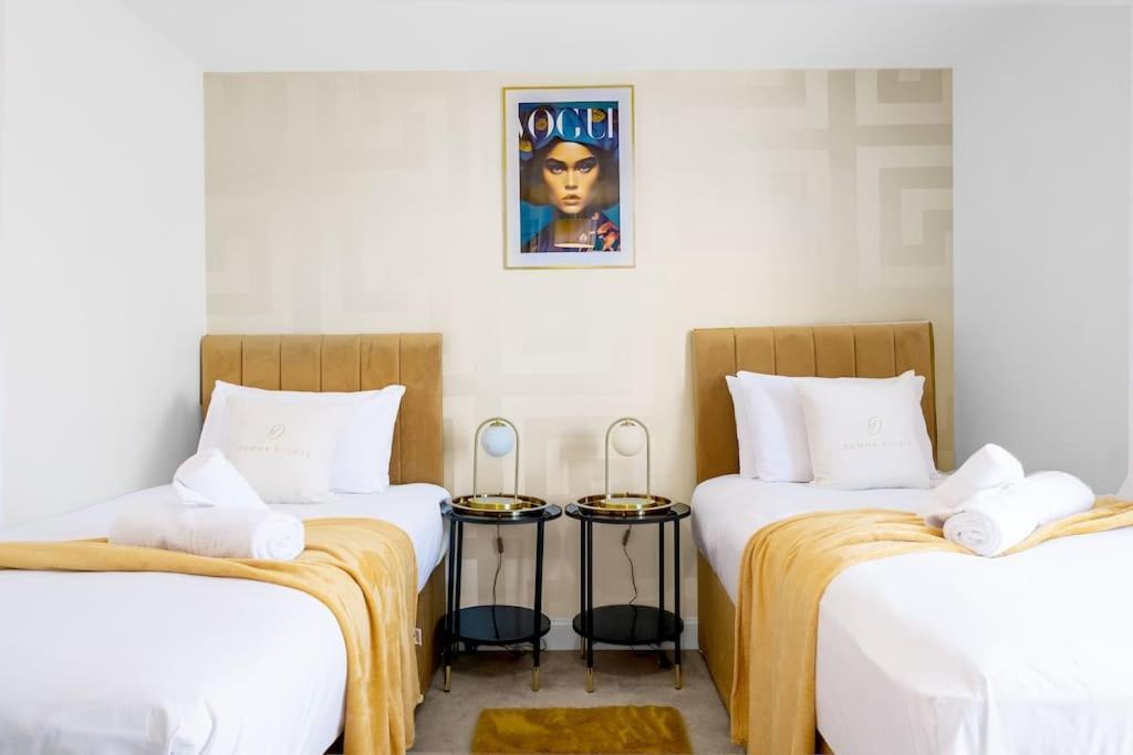 The Versace Suite With 4 Beds And Secure Free Parking 伯明翰 外观 照片