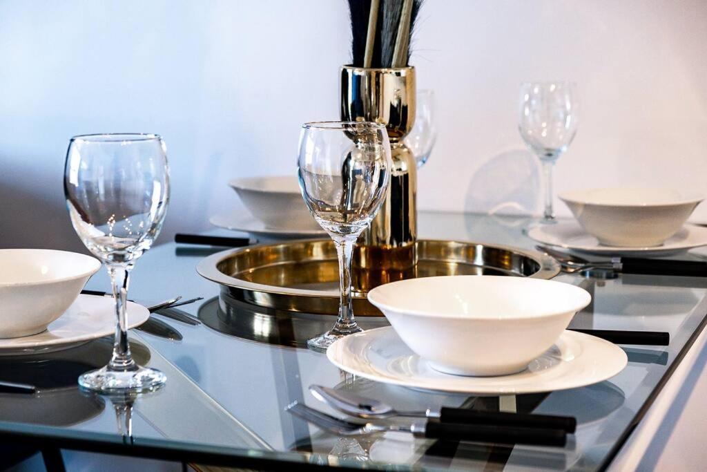 The Versace Suite With 4 Beds And Secure Free Parking 伯明翰 外观 照片
